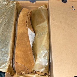 Kookaburra by Ugg Slippers brand new in box.